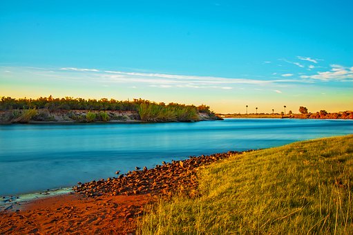 短信群發(fā)vs直播帶貨_低成本高效獲客誰厲害?